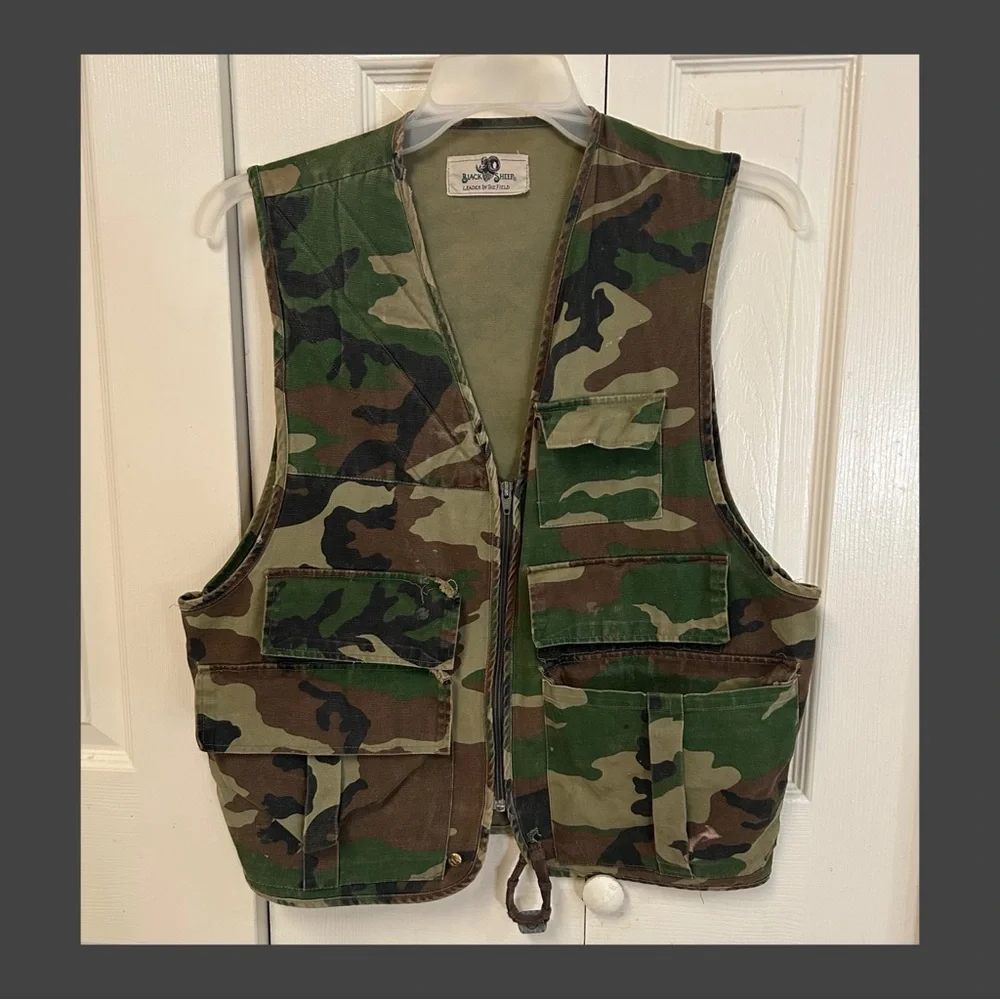 Men's Black Sheep Camouflage Outdoor Vest - Picture 1 of 4